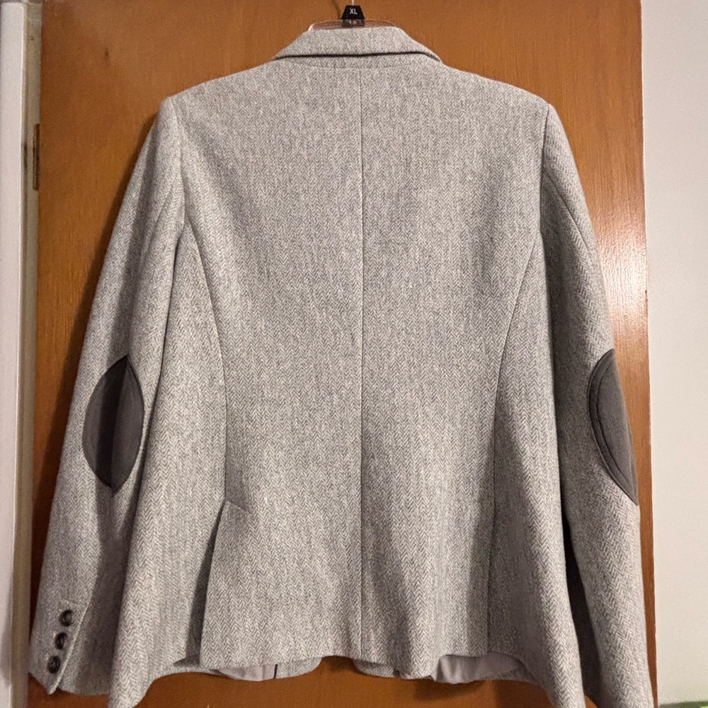 Gray Tailored Blazer with Notched Lapels and Wool Blend - Picture 2 of 2